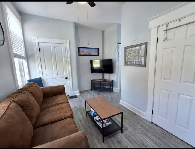 Building Photo - Fully Furnished 1 bedroom in Ludlow – All Utilities Included