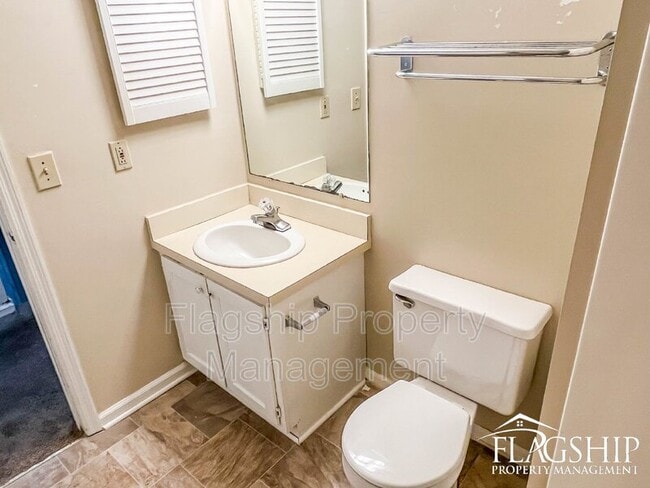 Building Photo - 3412-D N Walnut St