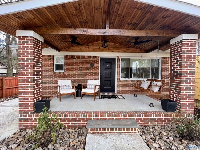 Building Photo - 1612 NE Wellman Ave