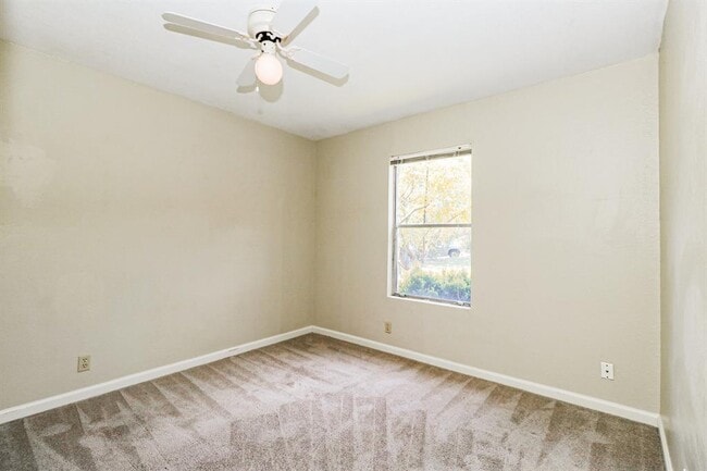 Building Photo - 9903 Hundred Oaks Cir