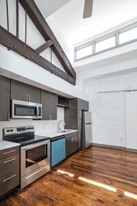 Building Photo - One bedroom in historic downtown Richmond