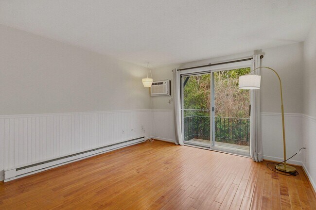 Building Photo - 559 Sagamore Ave