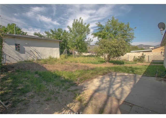 Building Photo - 496 W 48th St