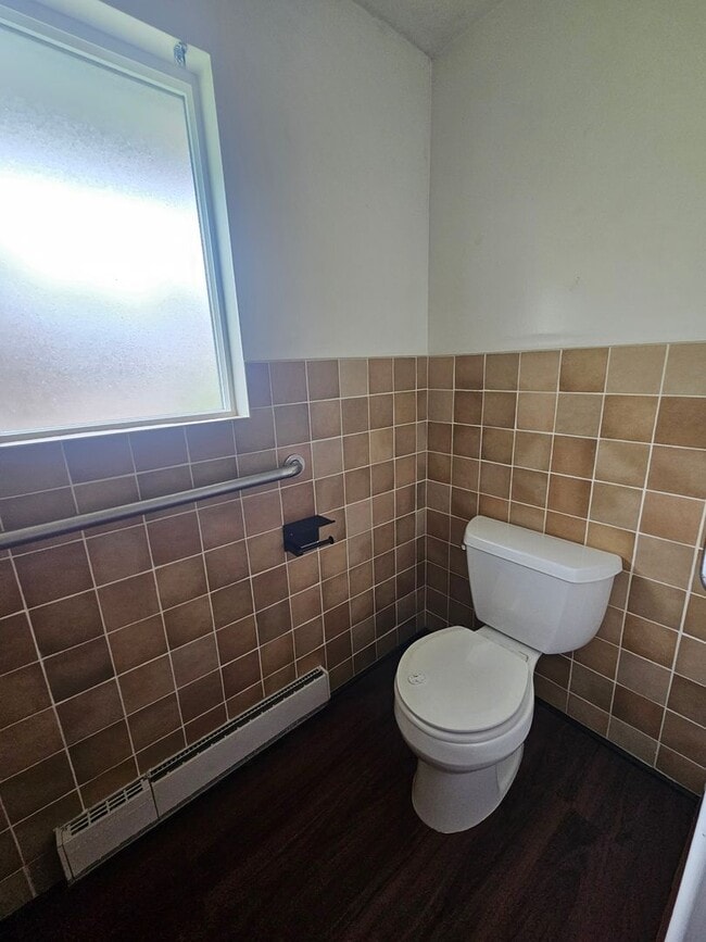 Building Photo - 1404 S Cherry St