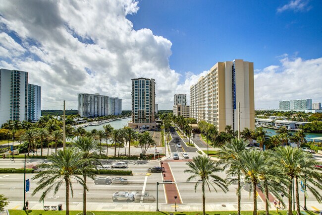 Building Photo - 15901 Collins Ave