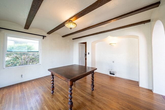 Building Photo - 3605 Dove Ct