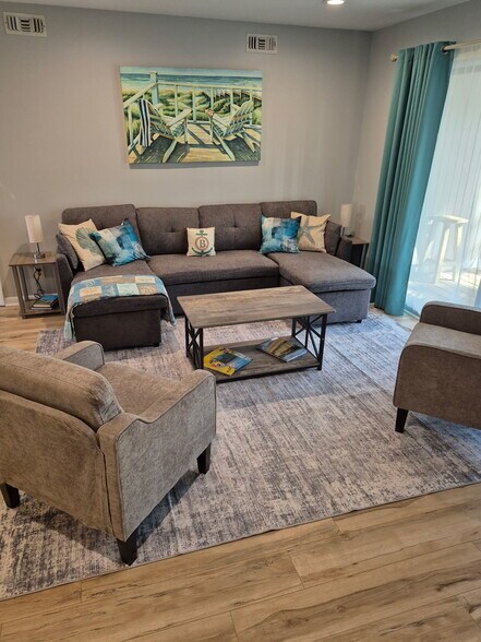 Building Photo - 39633 Round Robin Way