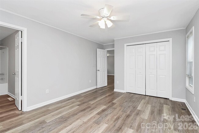 Building Photo - 1406 Pleasant Plains Rd