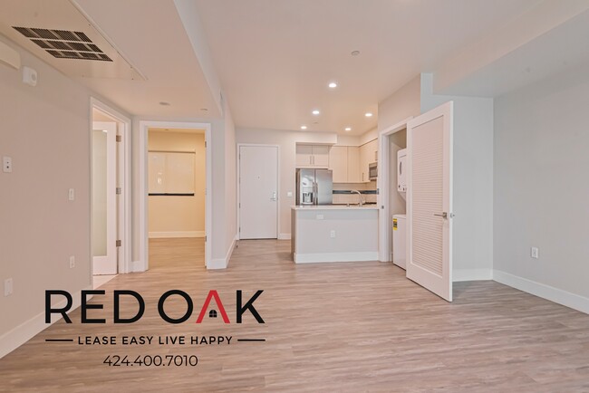 Building Photo - Gorgeous Two Bedroom with Central Heat and...