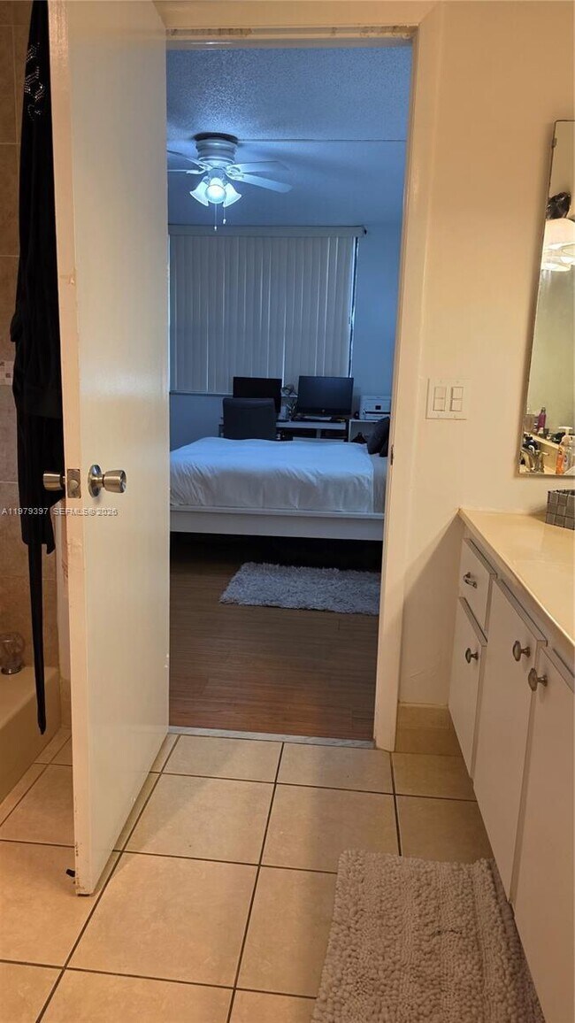 Building Photo - 750 NE 199th St