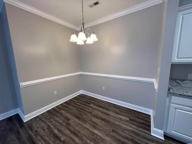 Building Photo - 2057 Silvercrest Dr