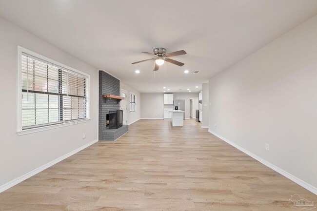 Building Photo - 4624 Santa Rosa Dr