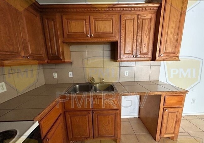 Building Photo - 1503 E Coyote St