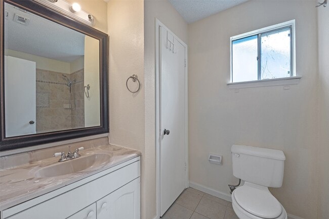 Building Photo - 807 Seacliff Dr