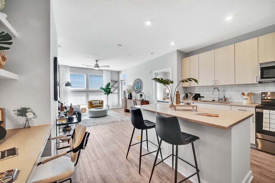 Alta West Morehead 2020 W Morehead St Charlotte NC 28208 Apartment