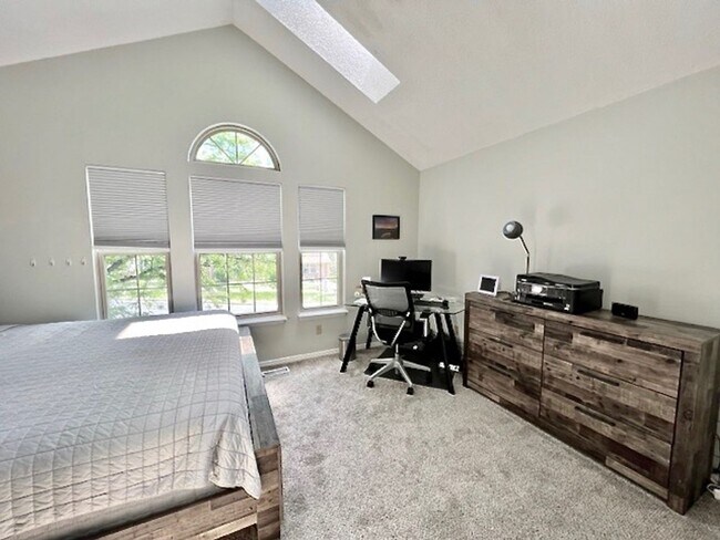Building Photo - FURNISHED Two Bedroom Two Bath Condo on th...