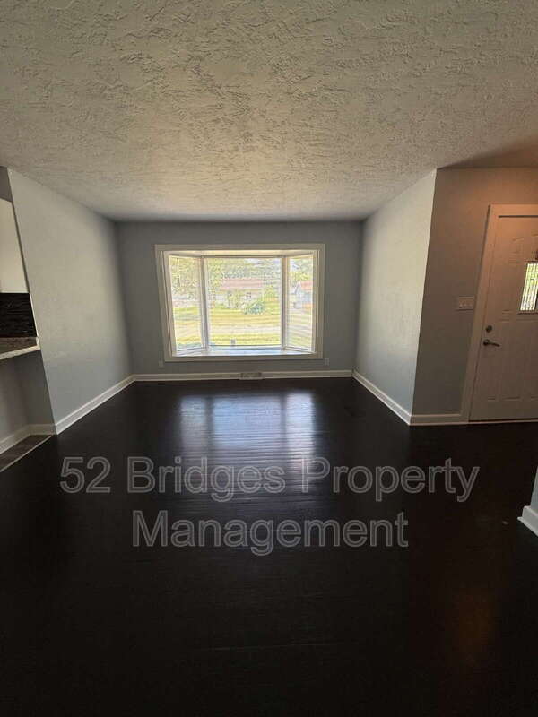 Building Photo - 2904 E 40th Ct