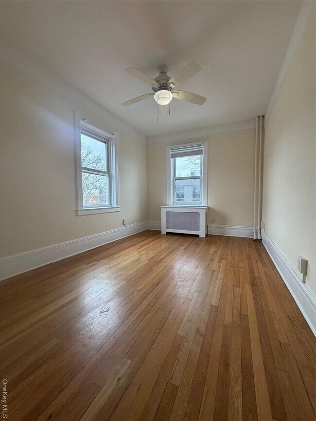 Building Photo - 837 White Plains Rd