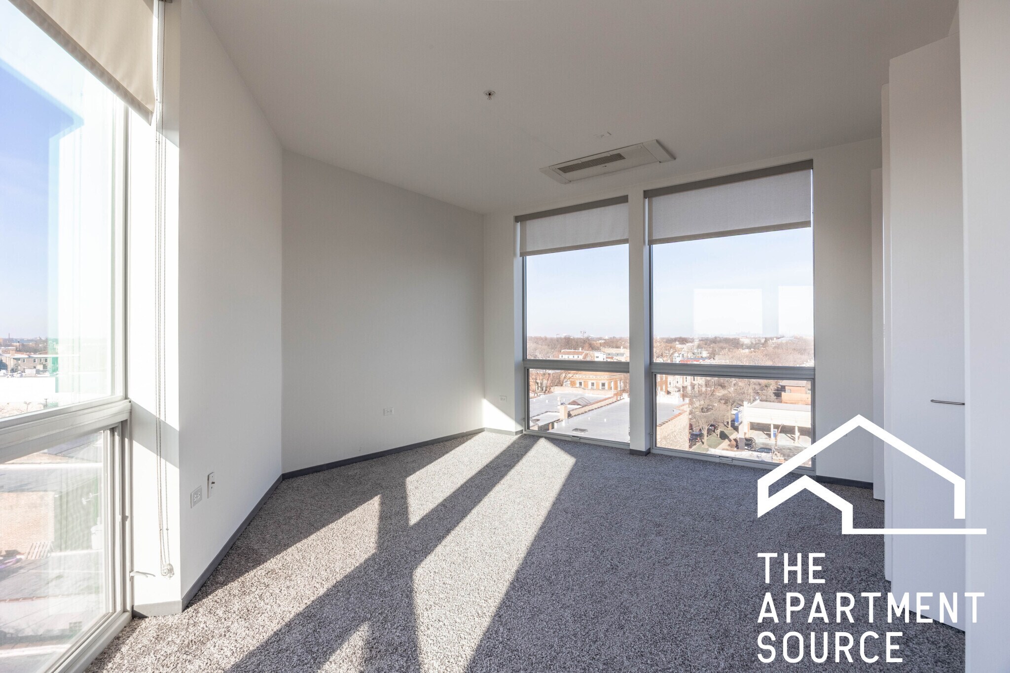 Building Photo - 2340 N California Ave