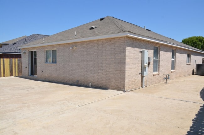 Building Photo - 520 Gandara Dr