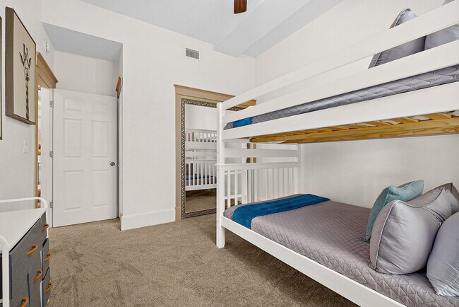 Building Photo - 92 Washington St