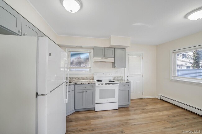 Building Photo - 472 S Ocean Ave