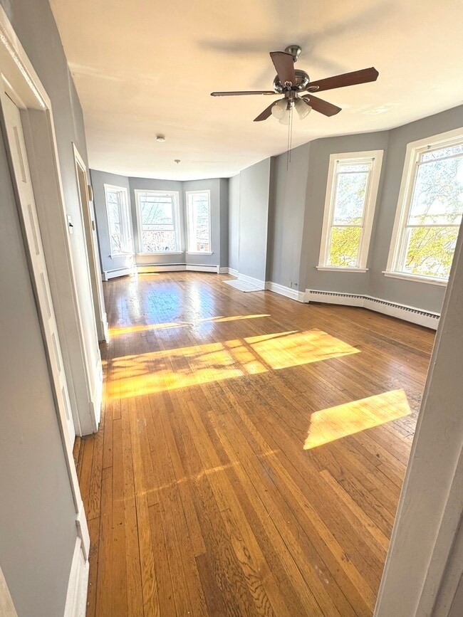 Building Photo - 511 N Taylor Ave