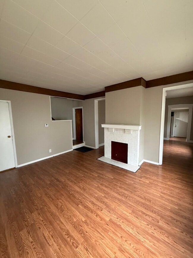 Building Photo - 113 Park Dr