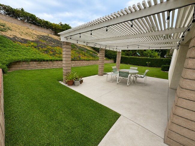 Building Photo - 606 Pinecrest Ln