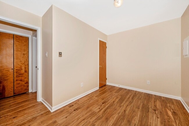 Building Photo - Open House Sun 12.7 from 10:15 to 11:15 AM