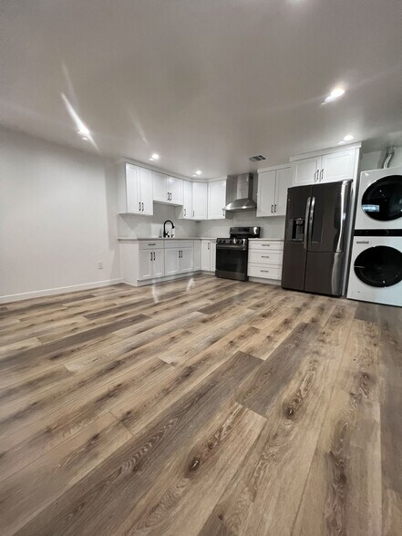 Building Photo - 7718 N Glenoaks Blvd