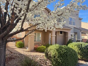 Building Photo - Presidio 3 Bed!