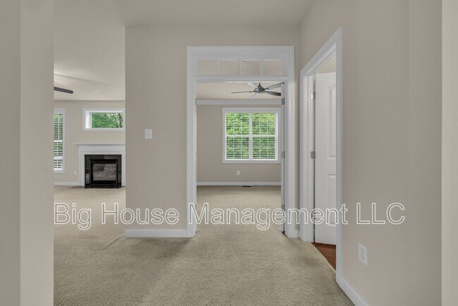 Building Photo - 3713 Chancelsors Dr