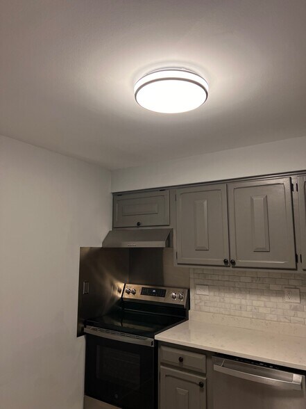 Building Photo - 707 Falcon Dr