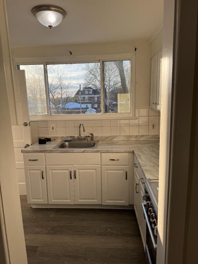 Building Photo - 525 14th Ave