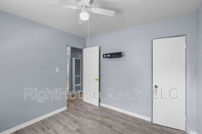 Building Photo - 1220 Sunshine Ave