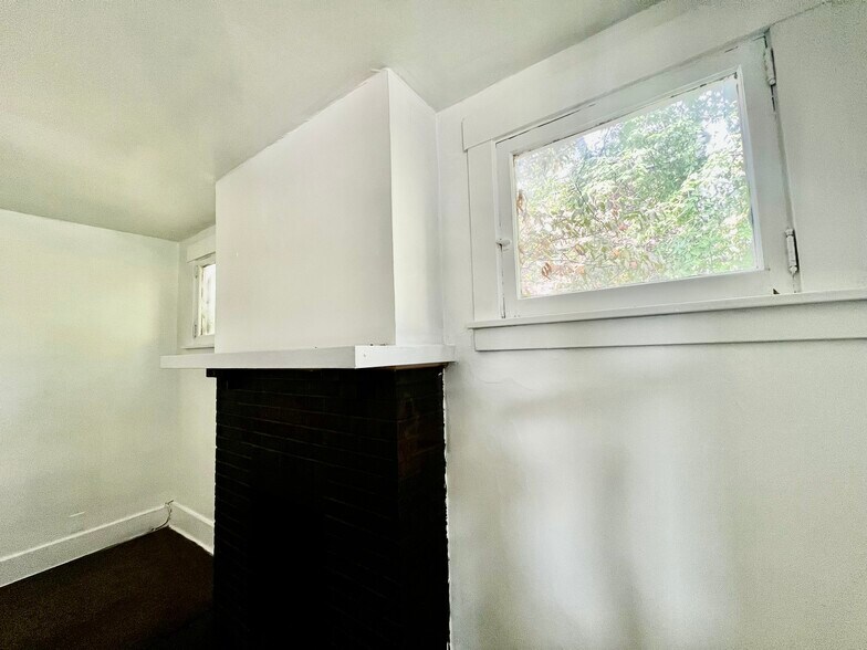 Building Photo - 121 Sumner Ave