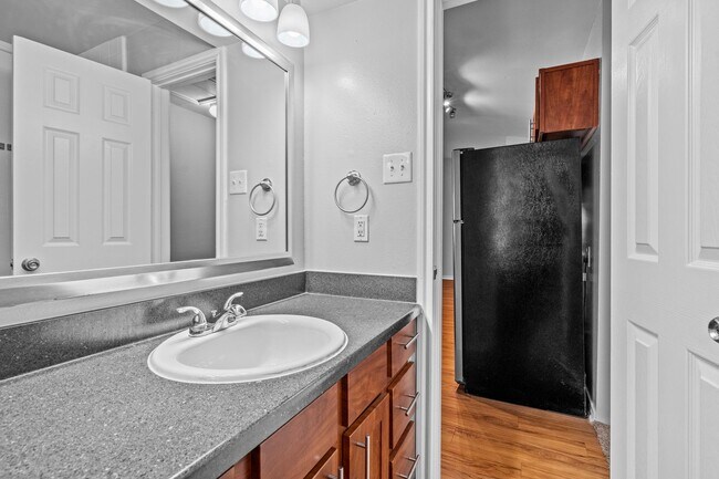 Building Photo - Fabulous Lake Austin 1 Bedroom - 2222 / 36...