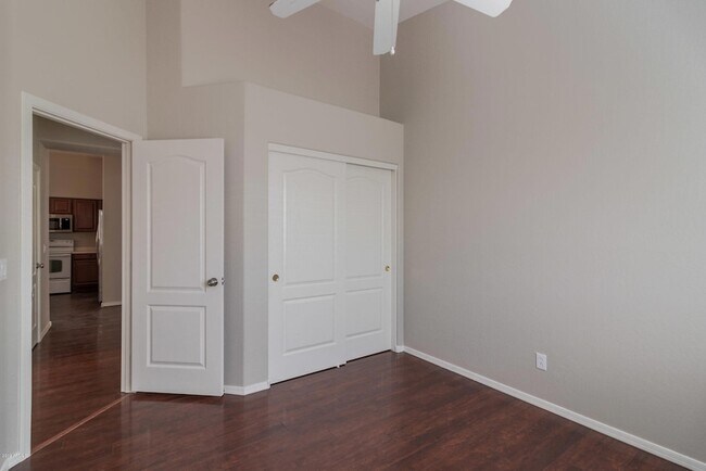 Building Photo - 230 S Pineview Pl