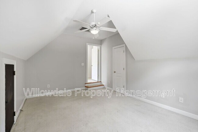 Building Photo - 223 Kinvara Ct
