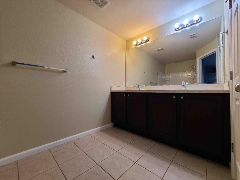 Building Photo - 4168 SW 43rd Cir