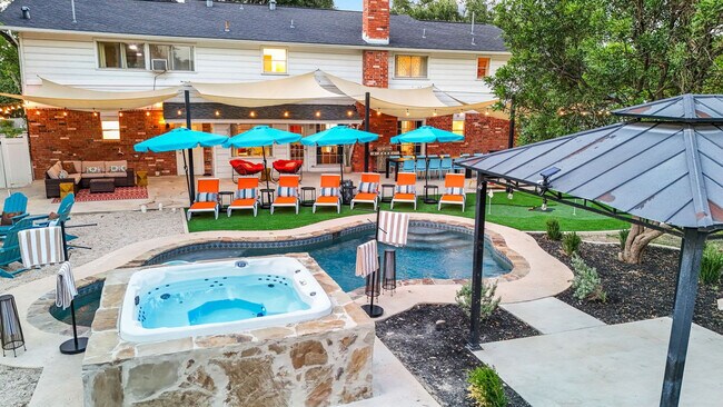 Building Photo - 5410 King Richard St