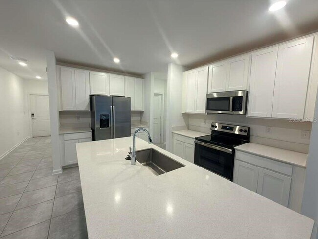 Building Photo - 207 Aqua Ave