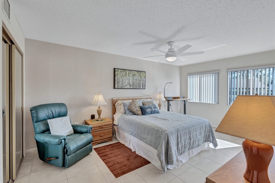 Master Bedroom - 5224 Lake Village Dr
