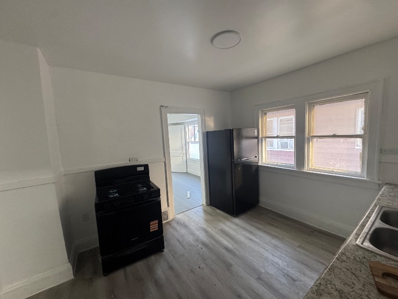 Building Photo - 12202 Benham Ave