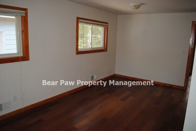 Building Photo - Great Home on Upper Bear Creek!!