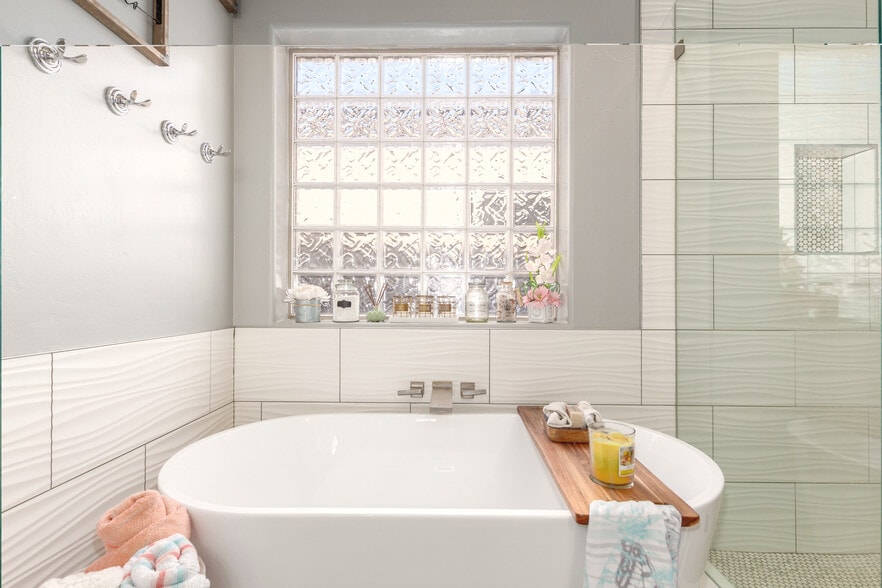 Building Photo - 8434 N Sunny Rock Ridge Dr