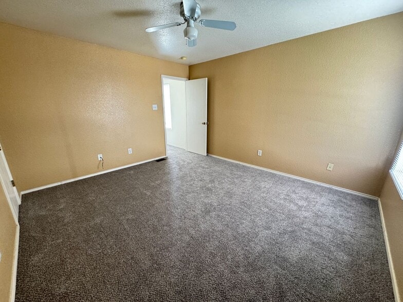 Building Photo - 4505 Deek Dr