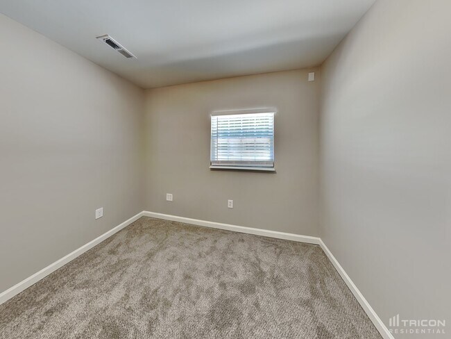 Building Photo - 2826 Bricker Dr