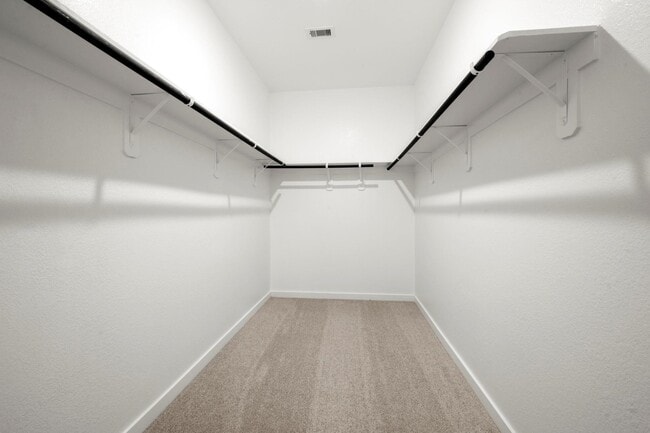 Building Photo - 18733 Timber Gln Dr